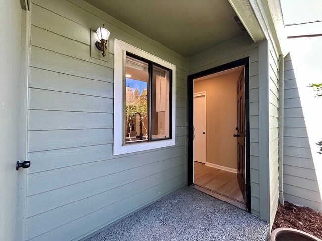 Building Photo - Serene 2 Bed, 2 Bath Updated Hidden Gem!
