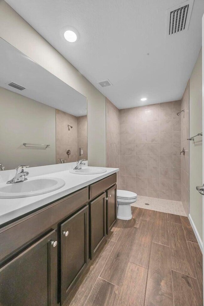 Building Photo - 574 NW Bayshore Blvd