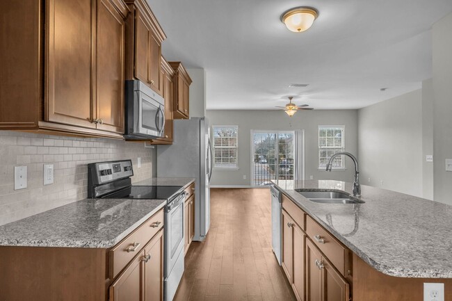 Building Photo - Middle Tennessee Blvd Townhome