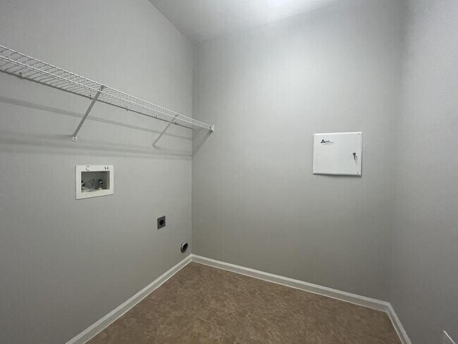 Building Photo - 414 Fern Lake Dr