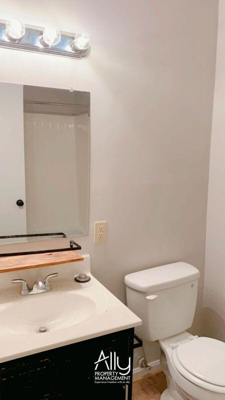 Building Photo - 583 Southampton Ct