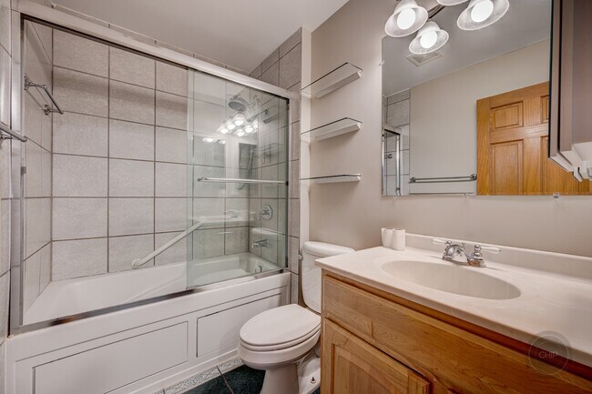 Building Photo - 4 N Birchwood Dr