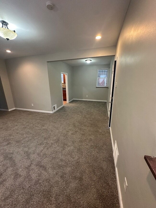 Building Photo - 6044 Mayflower Ave