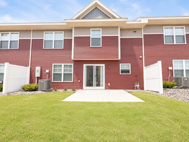Building Photo - 9484 Bridle Way