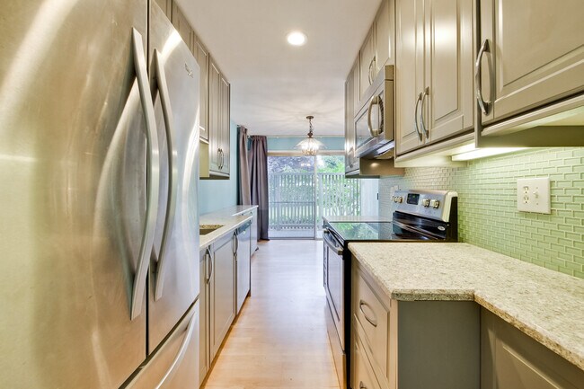 Building Photo - 280 Easy St