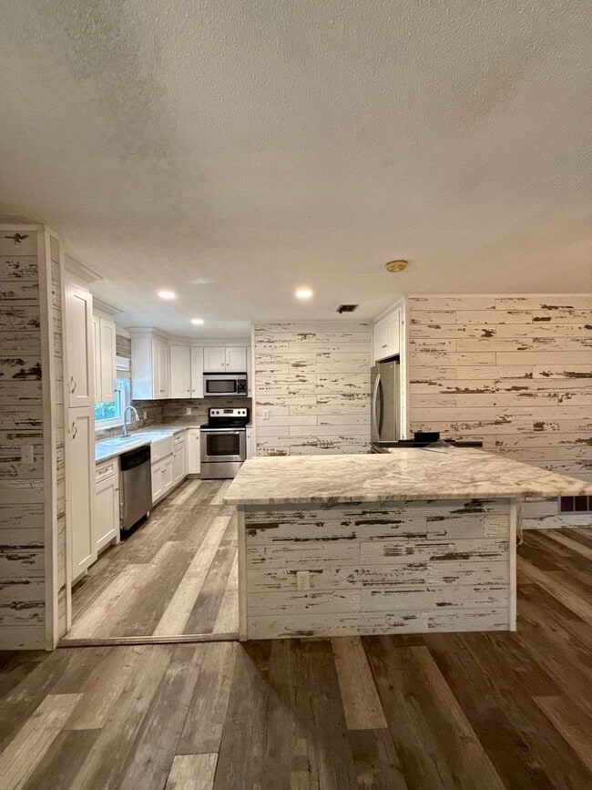 Building Photo - Mandarin Beautiful Corner Property!