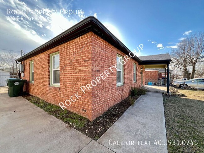 Building Photo - Charming & Fully Remodeled 2-Bedroom Home ...