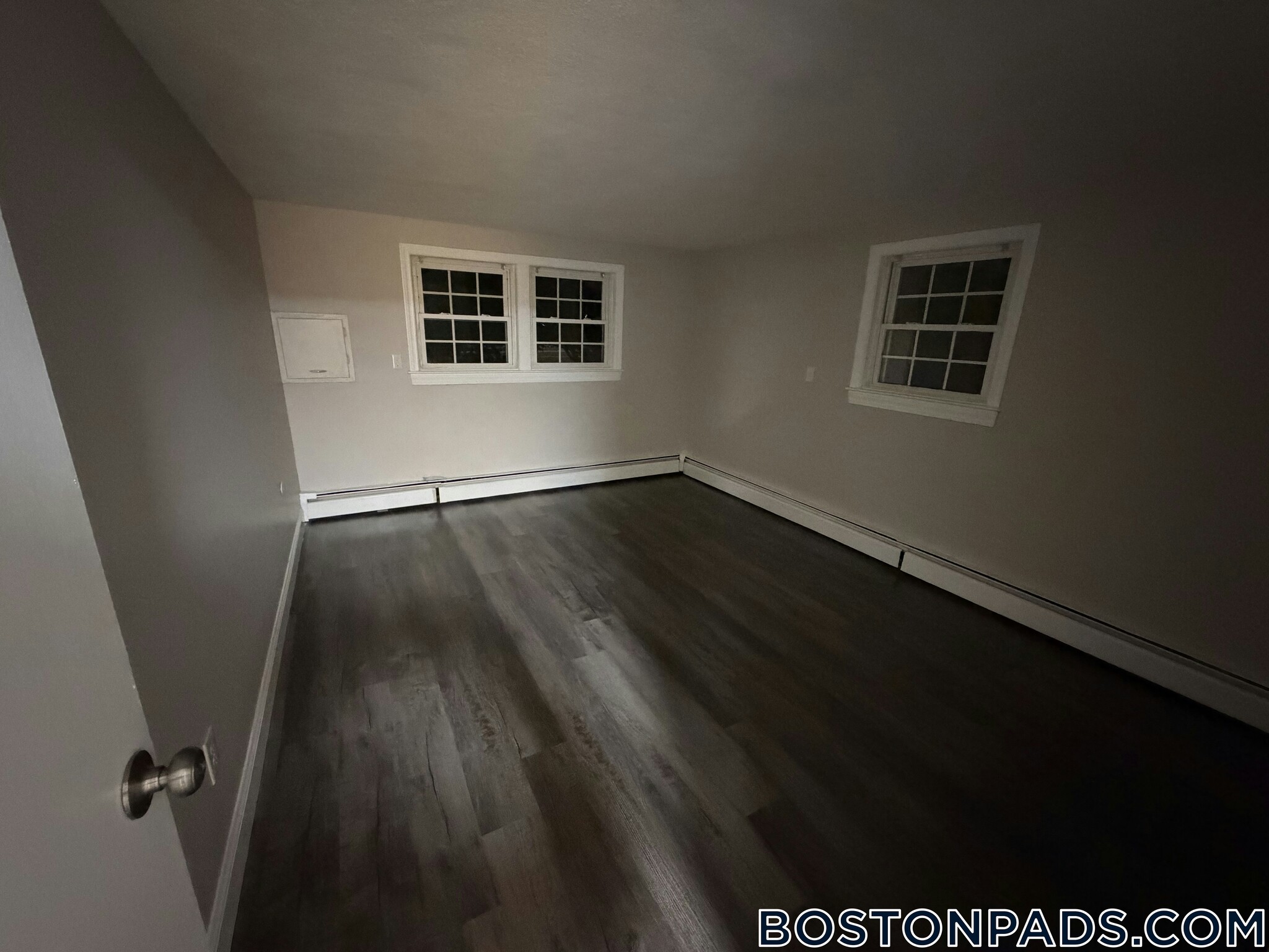 Building Photo - 887 Varnum Ave