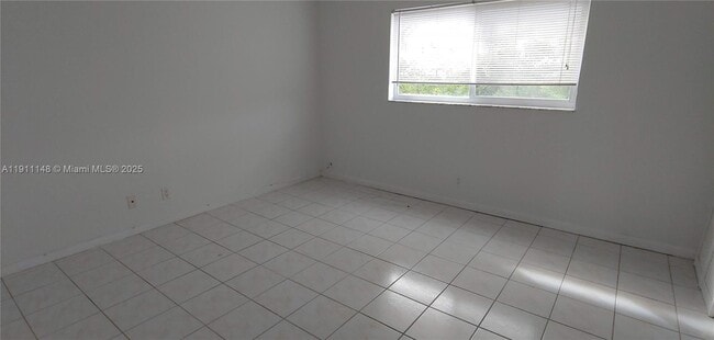 Building Photo - 1400 NE 54th St