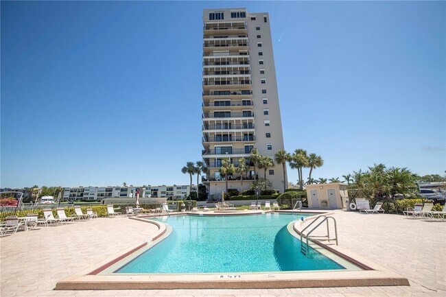 Building Photo - 7300 Sun Island Dr S
