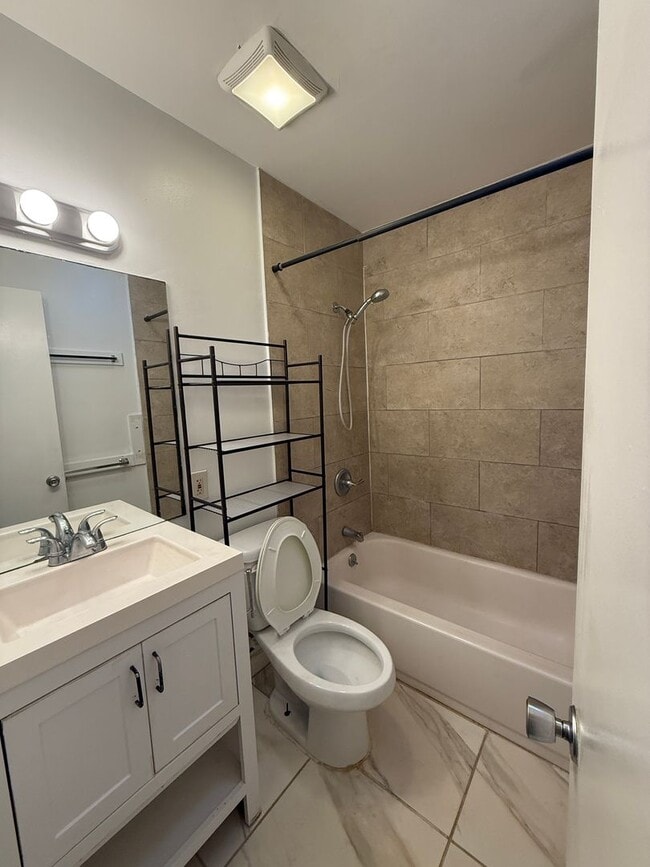 Building Photo - For Rent – 2 Bedroom, 1 Bathroom with Deta...