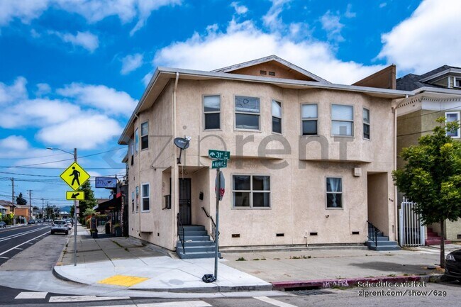 Building Photo - 896 31st St