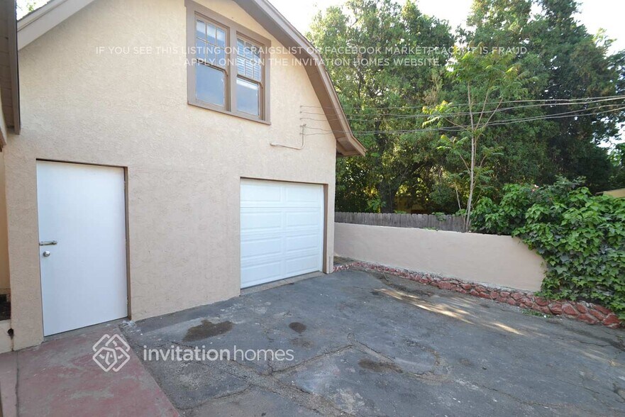 Building Photo - 10018 Silverton Ave