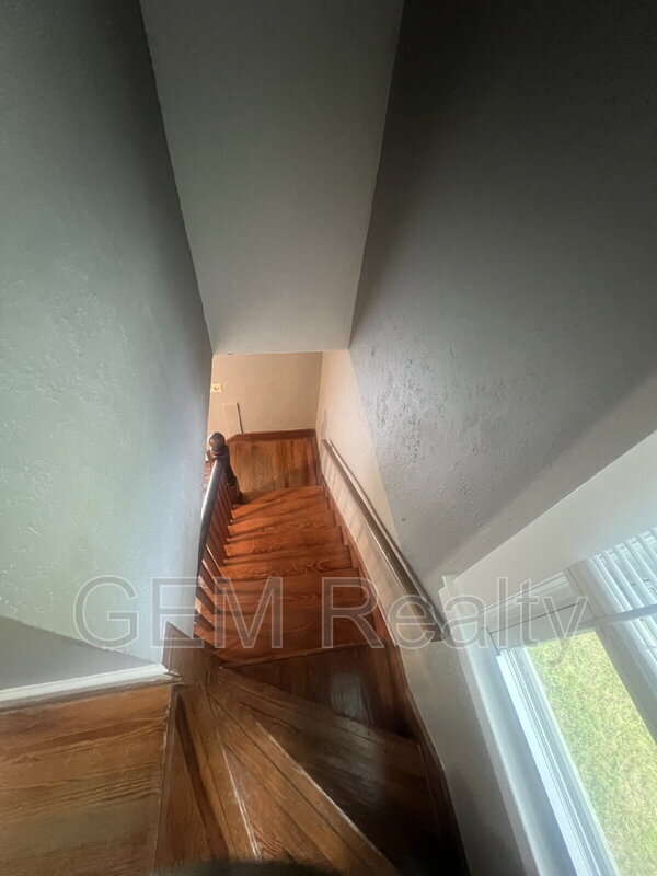 Building Photo - 349 White Oak Rd