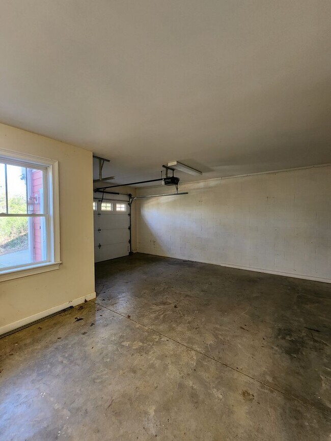 Building Photo - Black Mountain Rental-Mountain Views