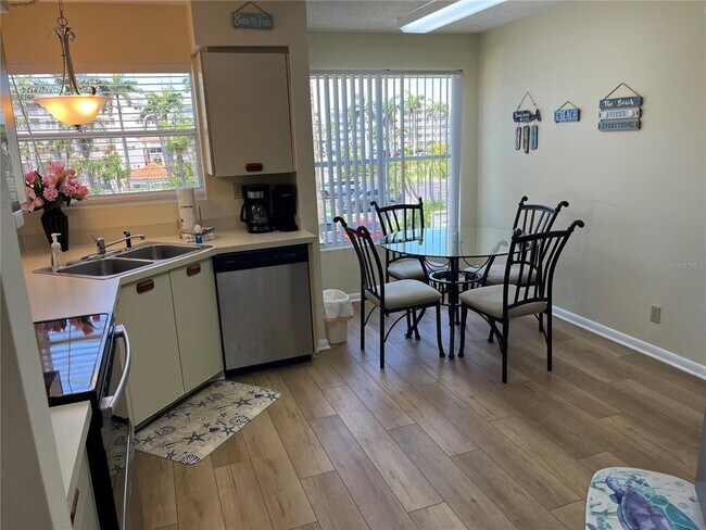 Building Photo - 6050 Bahia Del Mar Cir