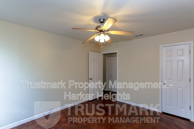 Building Photo - 5022-502205 205 Loop