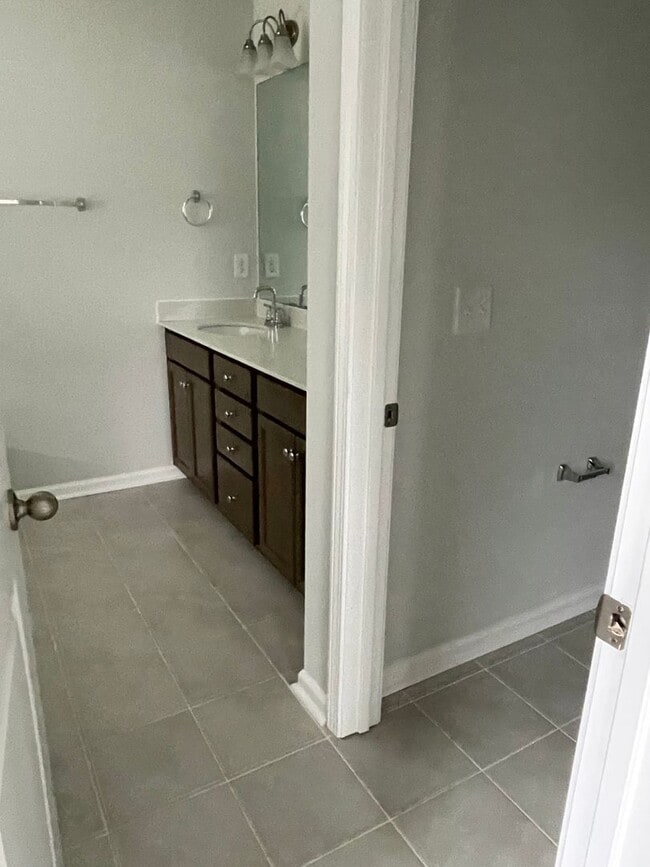 Building Photo - Lovely 5 Bedroom with 3 bathrooms in Greer!!