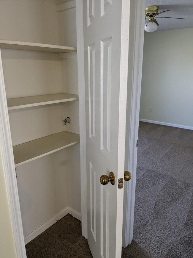 Building Photo - 2411 Carnation Dr