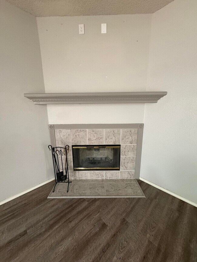 Building Photo - 412 Primrose Ave