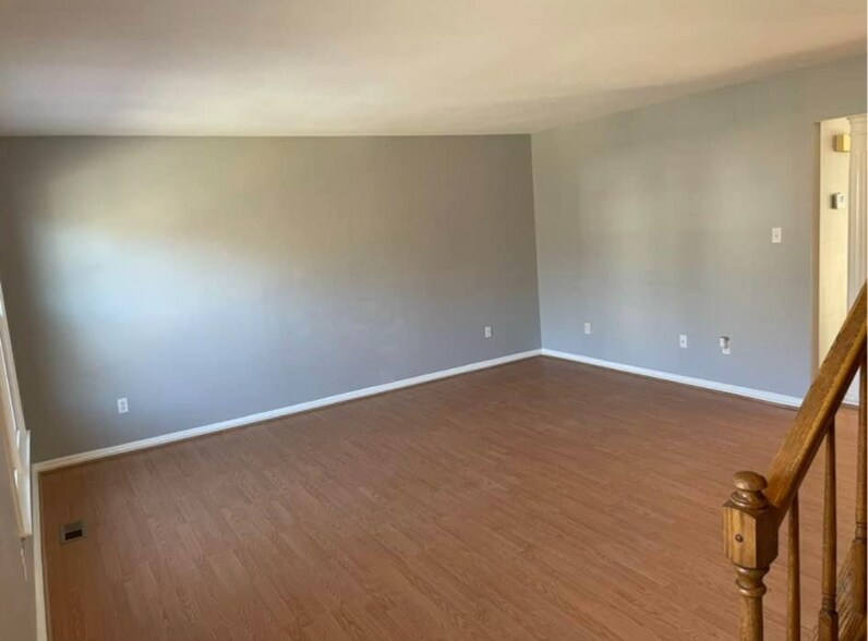 Building Photo - 204 Rolling Hill Ct