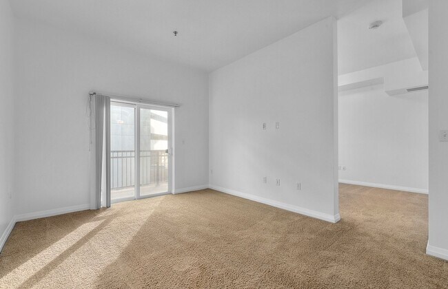 Building Photo - Bright & Cozy City Condo at The Metro!