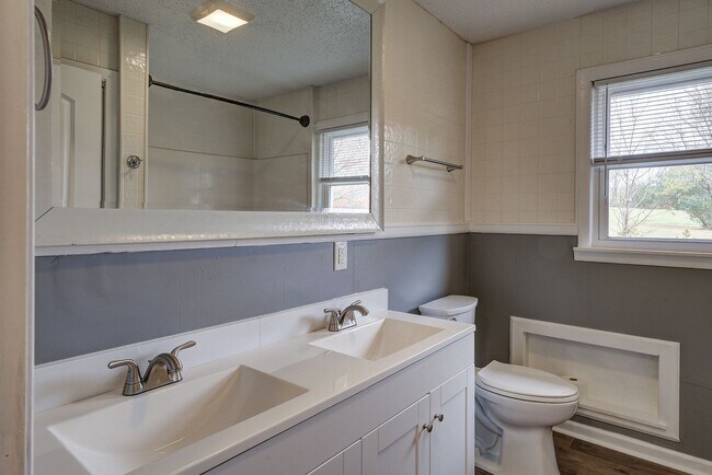 Building Photo - Newly Renovated 3 Bedroom Rental in Johnson City