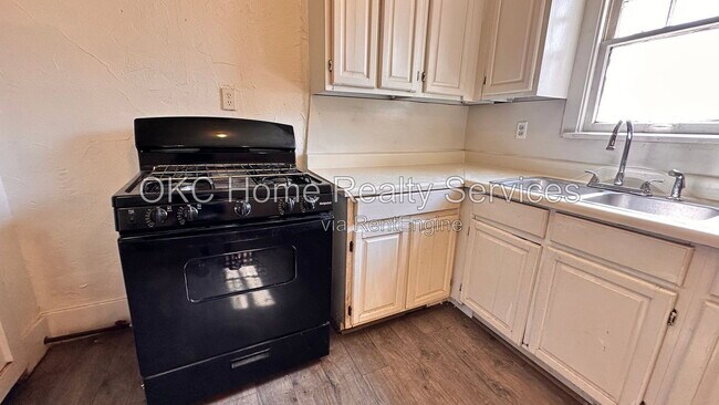 Building Photo - 1223 NW 45th St