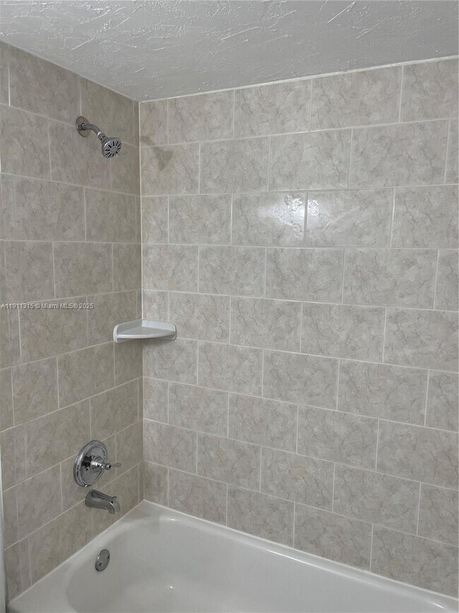 Building Photo - 10011 Winding Lake Rd