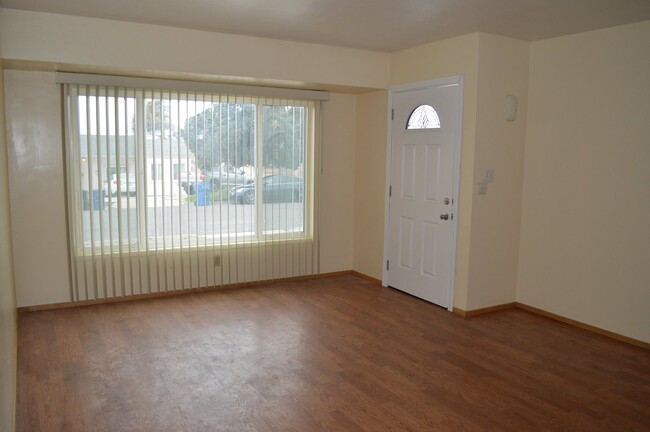 Building Photo - 3 Bedroom, Two Bathroom with Two Separate ...