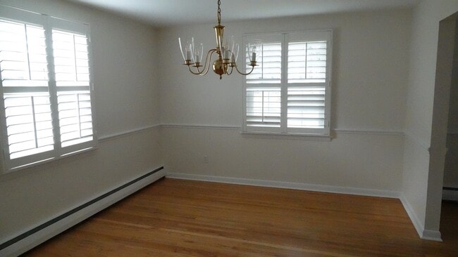Building Photo - 593 Watford Ln