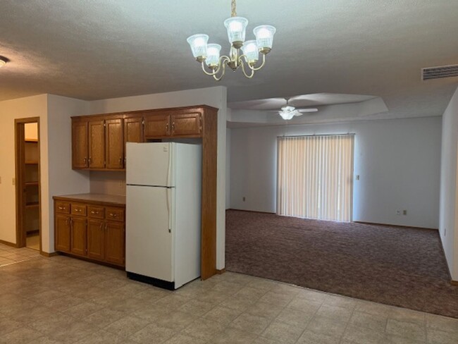 Building Photo - Duplex in Nixa!