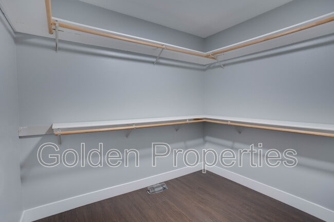 Building Photo - 4741 W Woodside Ave