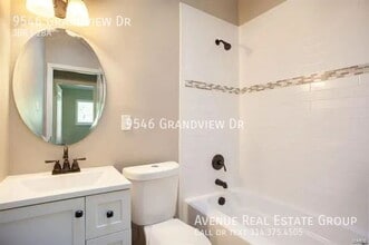 Building Photo - 9546 Grandview Dr