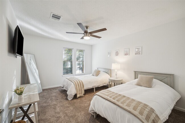 Building Photo - 89 Towering Pines Dr