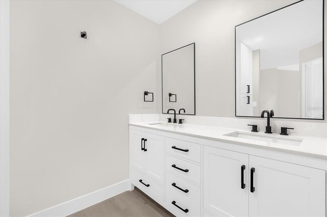 Building Photo - 350 Lakebreeze Cir