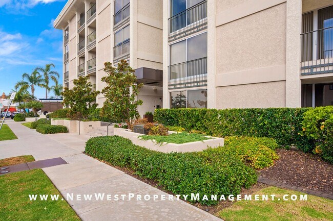 Building Photo - Expansive La Jolla Village 2 Bedroom at De...