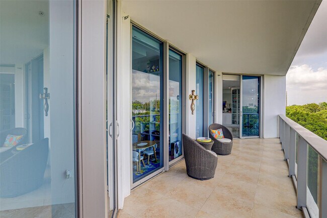 Building Photo - 17301 Biscayne Blvd