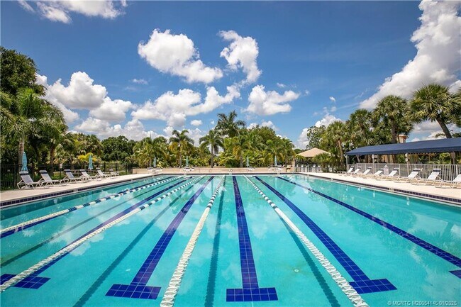 Building Photo - 2225 SW Creekside Dr