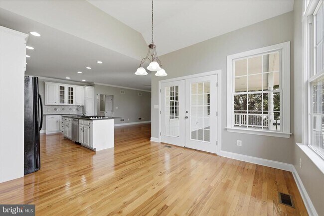 Building Photo - 102 Bramble Ct