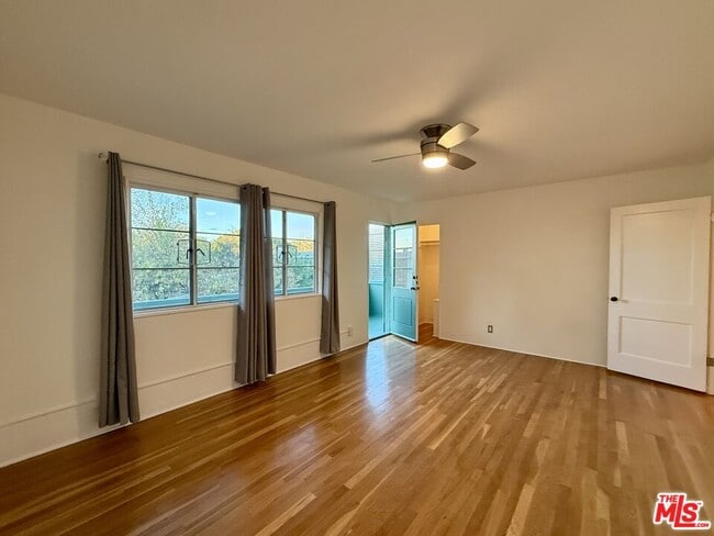 Building Photo - 5560 Village Green