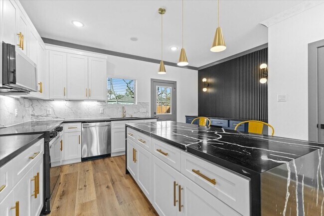 Building Photo - 7949 Attwater St