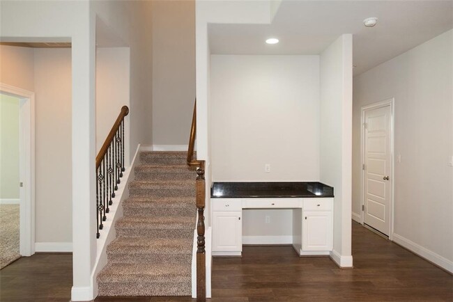 Building Photo - 15804 Cinca Terra Dr