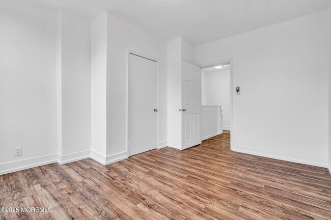 Building Photo - 3022 S Wood Ave