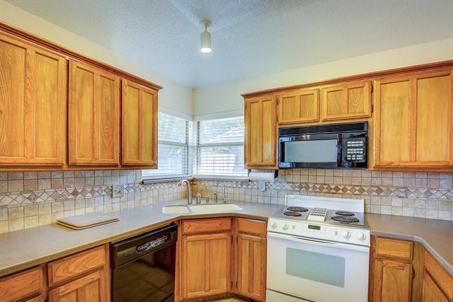 Building Photo - 7909 Tree Leaf Ln