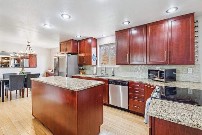 Building Photo - 3306 S Kittredge St