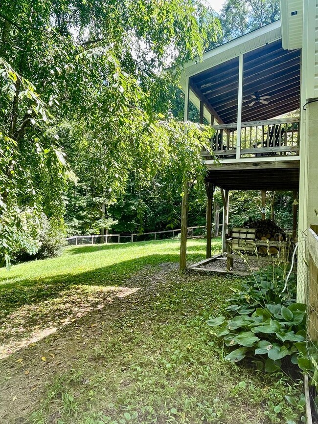 Building Photo - 3 Bed, 2.5 Bath Home For Rent in Fairview
