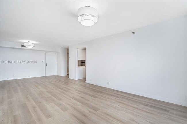 Building Photo - 19101 NE 36th Pl