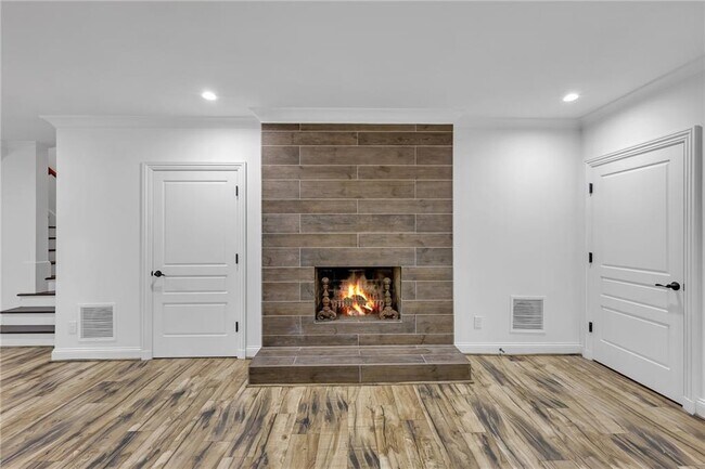 Building Photo - 425 Broadland Rd NW