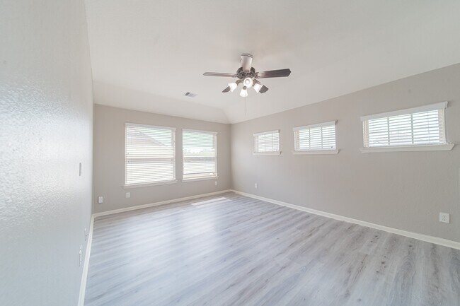 Building Photo - 13303 Davenport Hills Ln